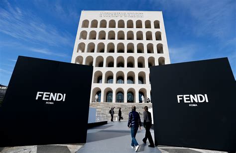 installazione palazzo fendi roma|fendi headquarters.